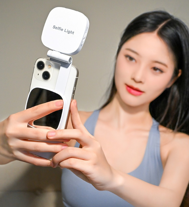 Hot sale🎉Mobile phone selfie magnetic fill light pocket light mini built-in beauty mirror fill light