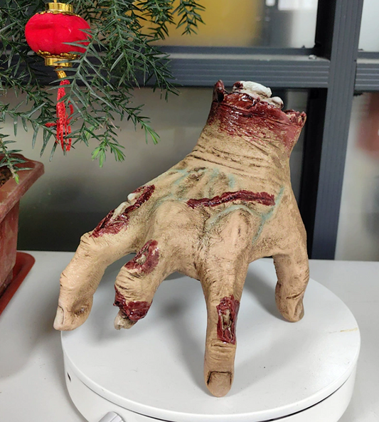 🎉Hot Sale✨Halloween Electric Voice Control Severed Hand Props👻
